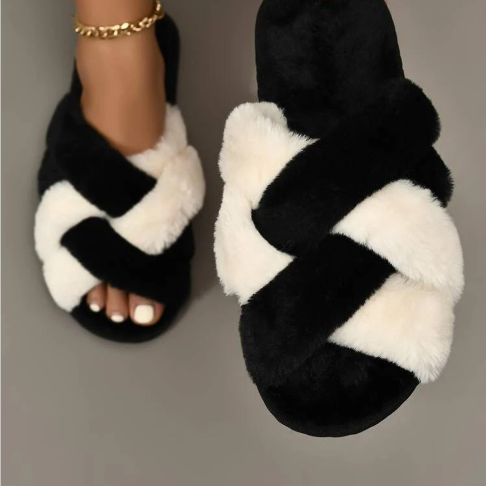 NWOT Faux fur - color block - black and white slippers - Size 9-10 women’s